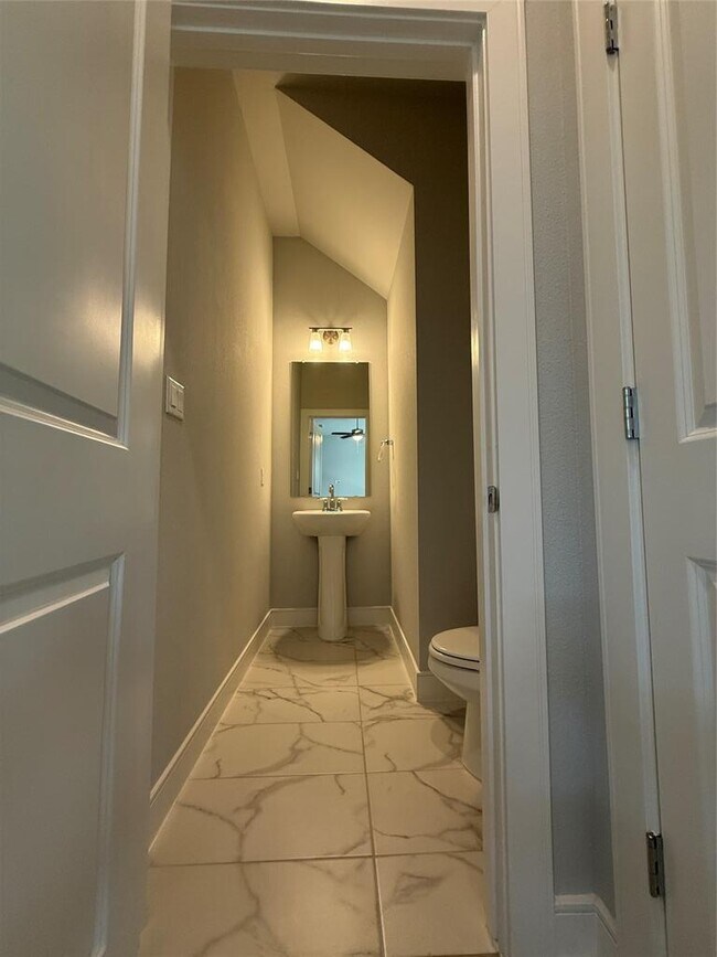 Building Photo - 2200 Grenache Dr