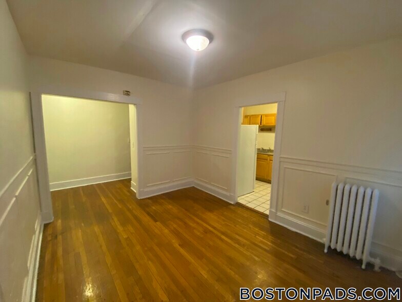 Building Photo - 244 Kelton St