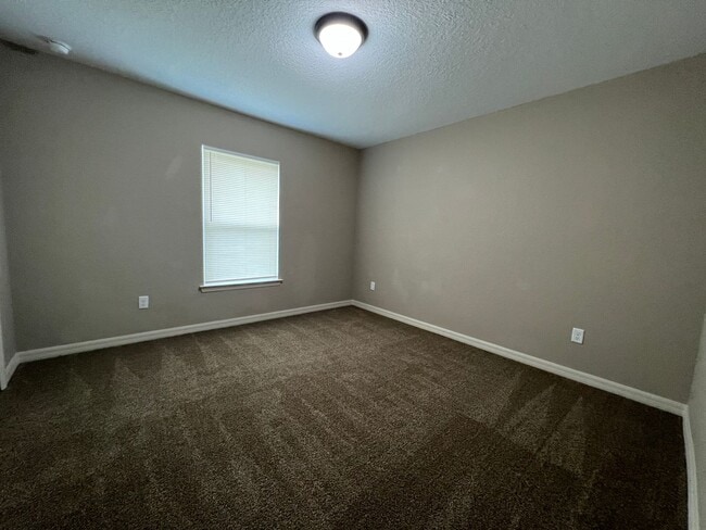 Building Photo - Charming 3-Bedroom, 2-Bathroom Single-Family Home in Ocklawaha!