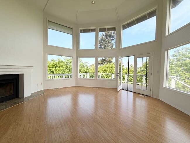 Building Photo - 3695 Sqft. Redondo home near Puget Sound!