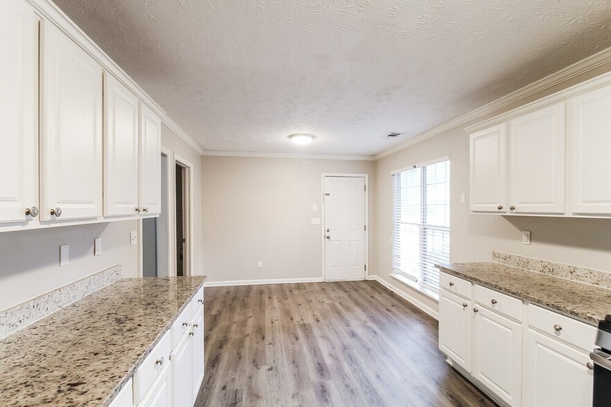 Building Photo - 850 Chaseridge Dr