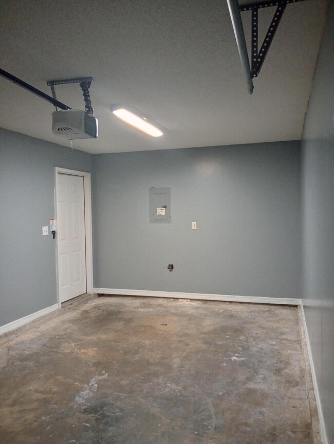 Building Photo - 129 Noblat Dr