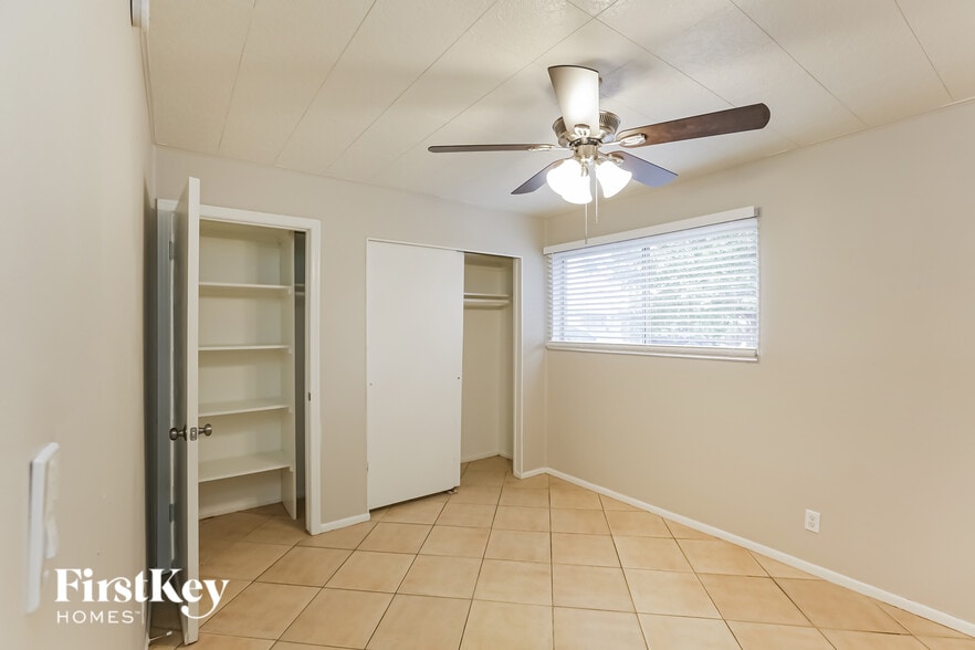 Building Photo - 3746 W Puget Ave