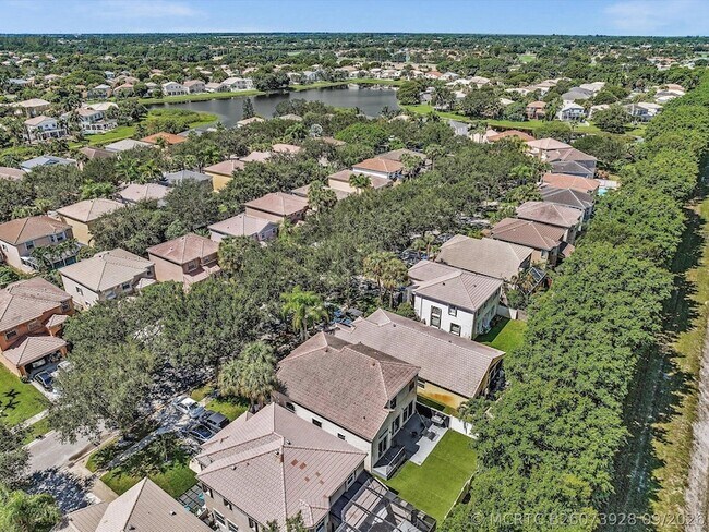 Building Photo - 7834 Oak Grove Cir
