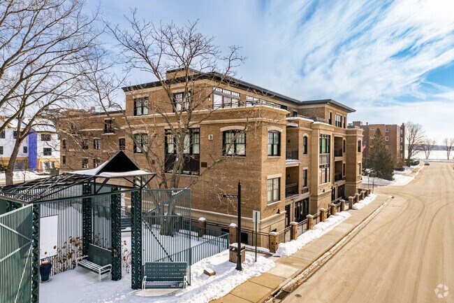 Building Photo - Garrison Landing
