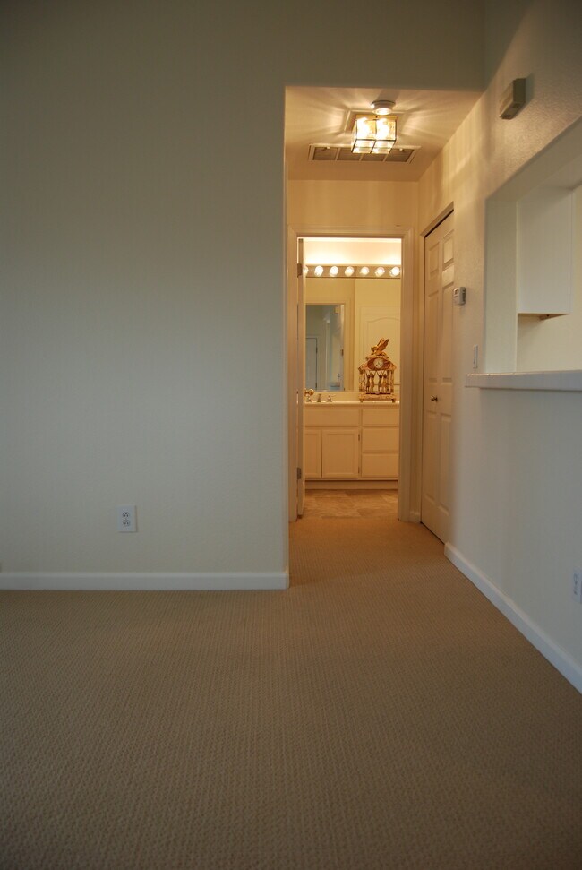 Building Photo - 930 Owens Lake Dr