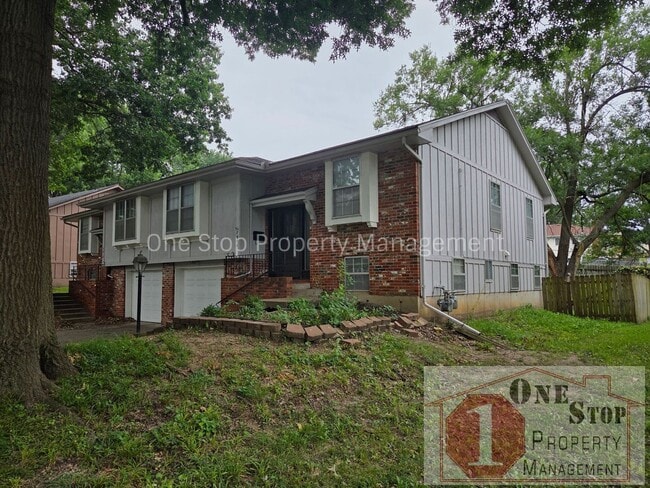 Building Photo - Updated 4 Bedroom, 2 Bathroom Duplex in Overland Park, Kansas