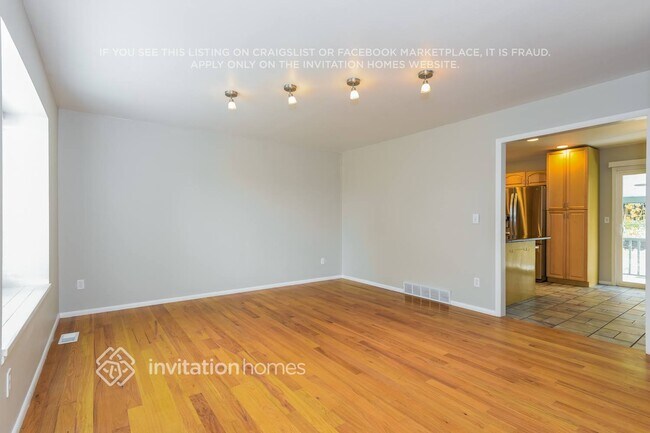 Building Photo - 227 Poppy St