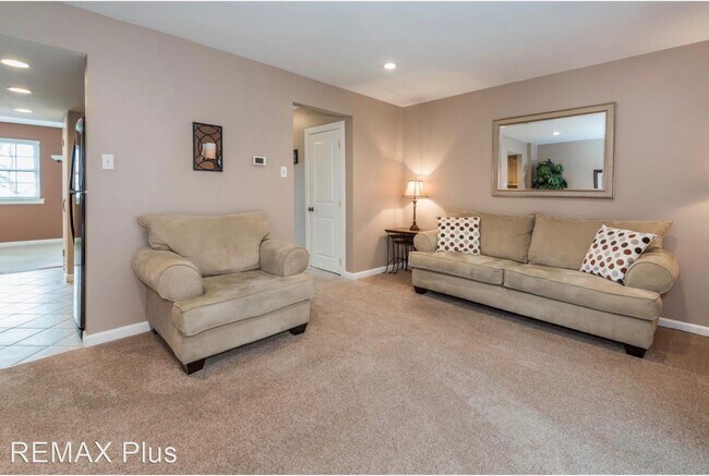 Building Photo - 3 br, 1.5 bath House - 249 Holly Dr.