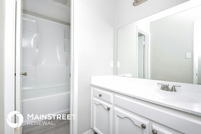 Building Photo - 3409 Pembroke Pl