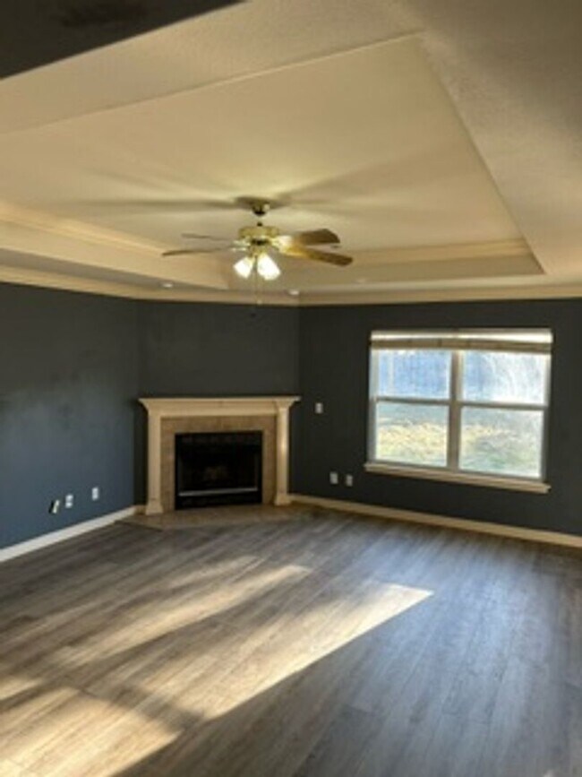 Building Photo - 4 bedroom 2 bath home available in Bentonville!