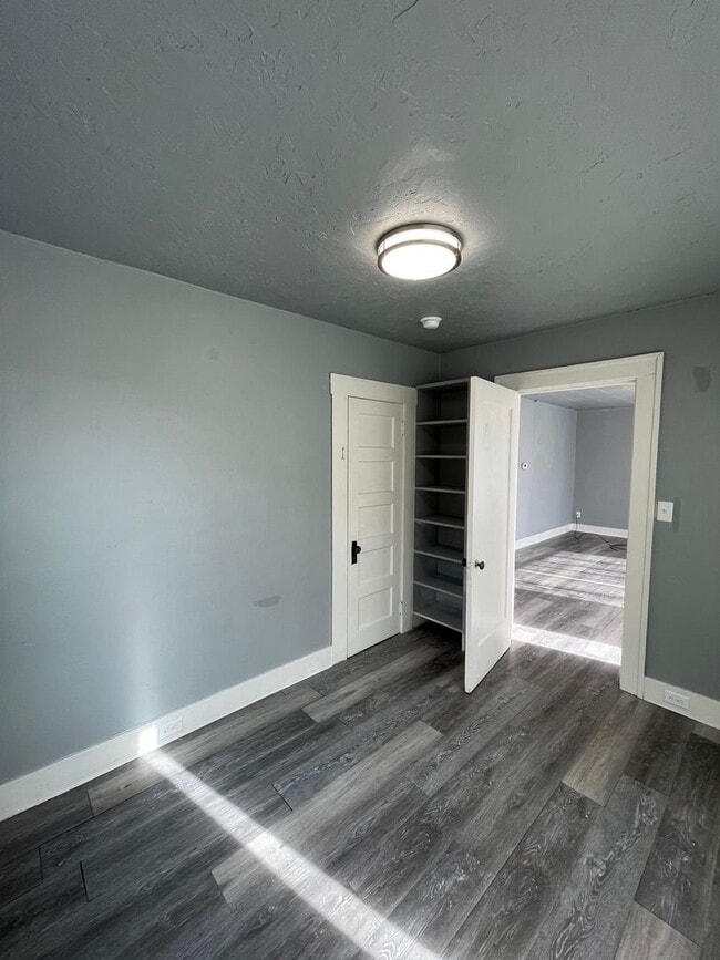 Building Photo - Available Now! Pet-Friendly Updated 2 Bedr...