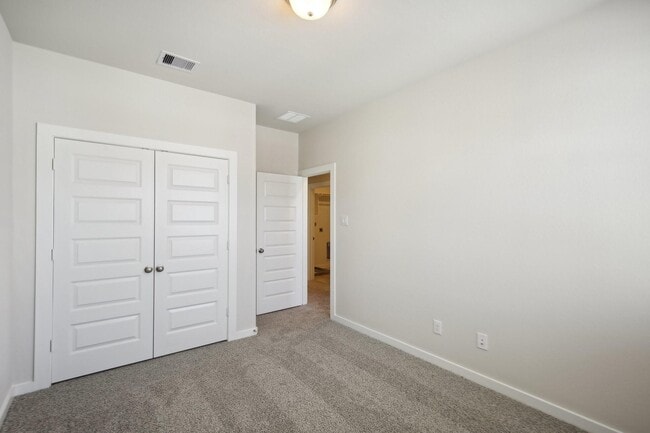 Building Photo - 586 Avisa Dr