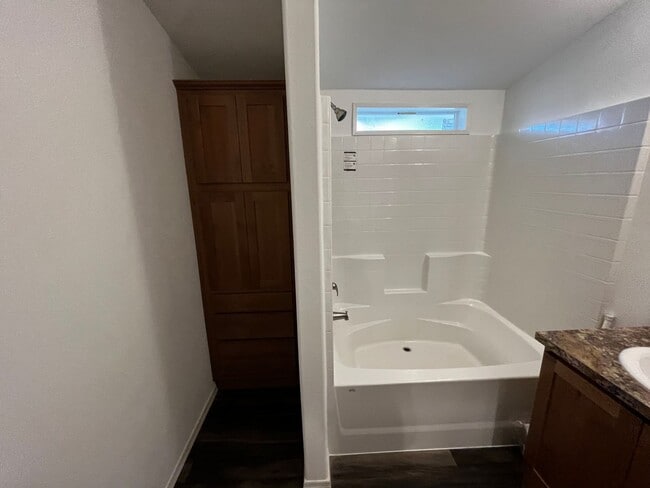 Building Photo - Beautifully Kept Newly Constructed Manufactured Home 3bed/2bath