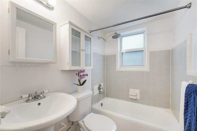 Building Photo - 171 NE 46th St