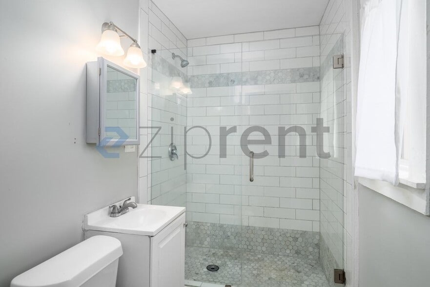 Building Photo - 633 Spring St