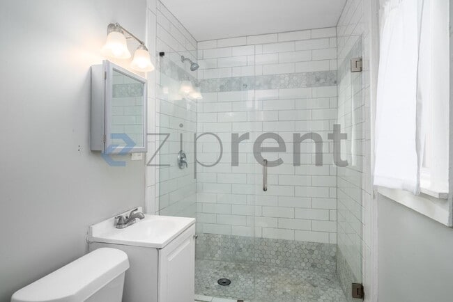 Building Photo - Unit 1