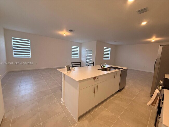 Building Photo - 2954 SE 23rd Ave