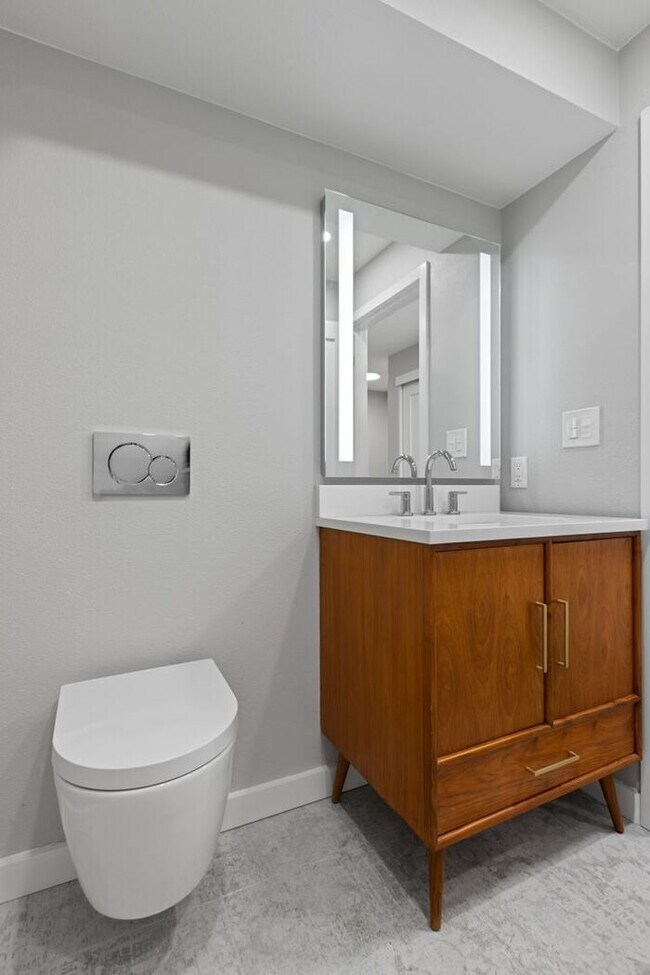 Building Photo - Large Freshly Remodeled and AIR CONDITIONE...