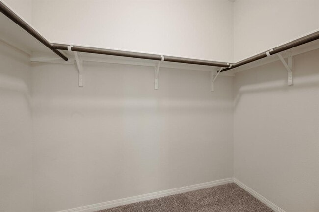 Building Photo - 700 W 6th St