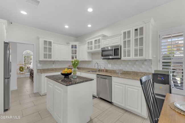 Building Photo - 2085 Paseo Del Prado Dr