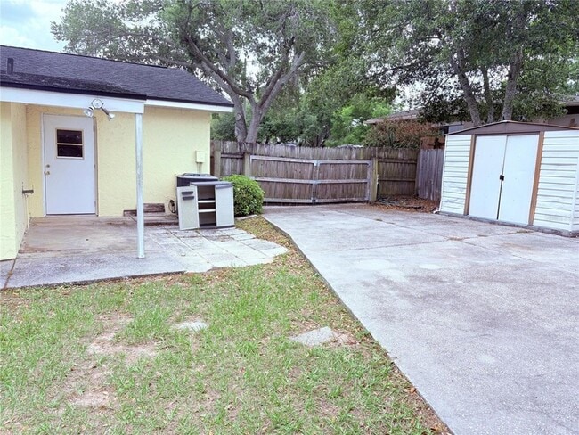 Building Photo - 1008 Lady Guinevere Dr