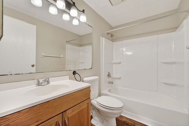 Building Photo - Beautifully Home with Large Backyard & 2-Car Garage in York Subdivision
