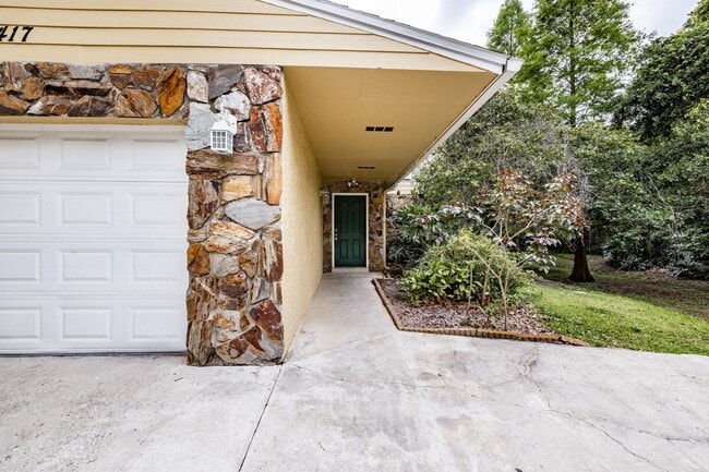 Building Photo - NEW PRICE! 3/2 Palm Harbor Townhouse