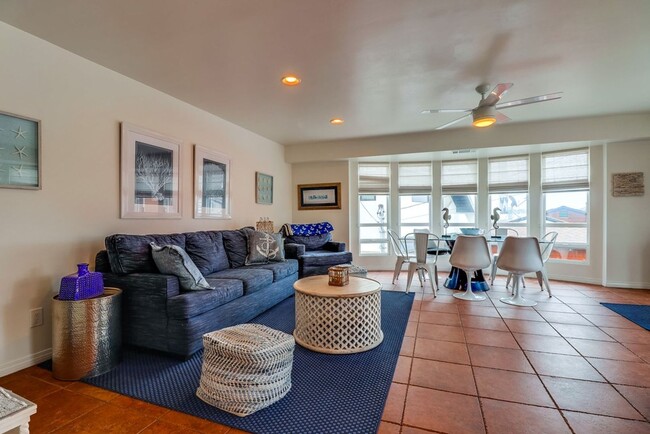 Building Photo - Private Rooftop Deck South Mission Beach