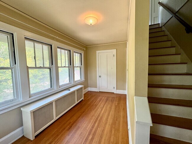 Building Photo - 505-507 W McMillan