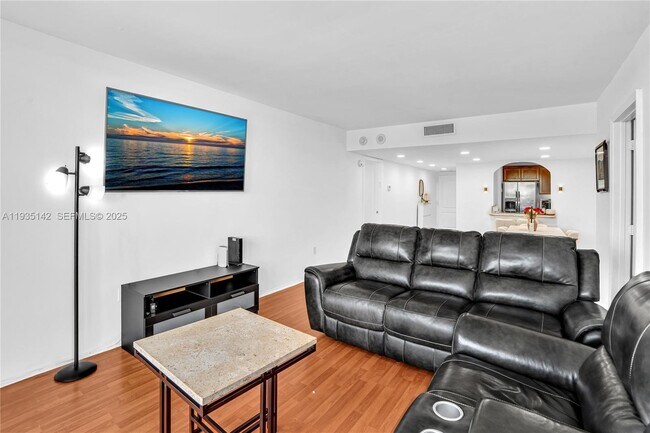 Building Photo - 3675 N Country Club Dr