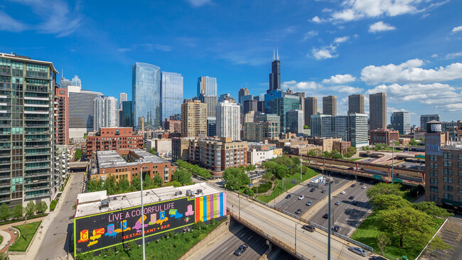 Building Photo - 740 W Fulton St