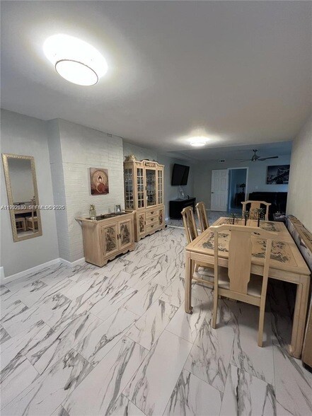 Building Photo - 310 S 3rd St