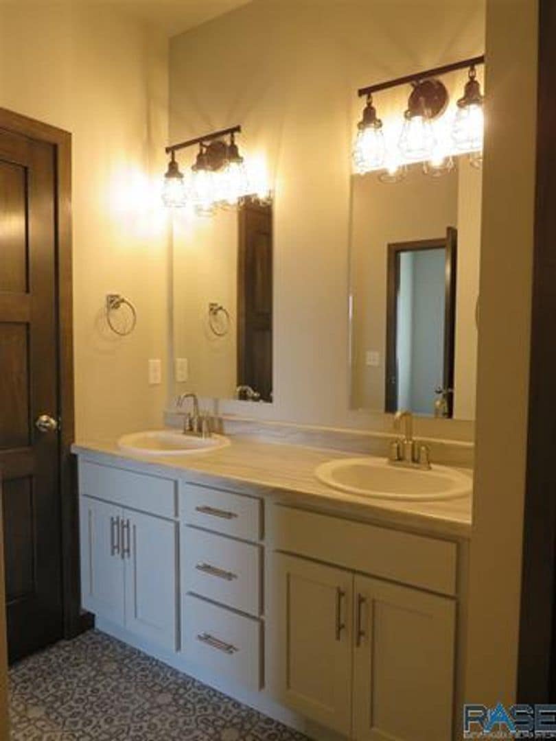 Building Photo - 6154 S Alki Pl