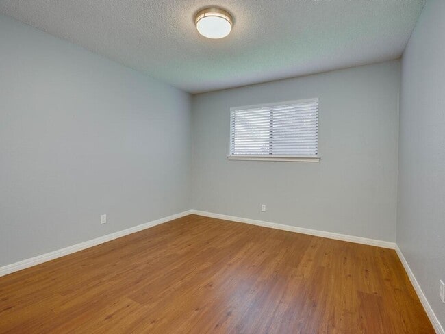 Building Photo - 208 Tamara Dr