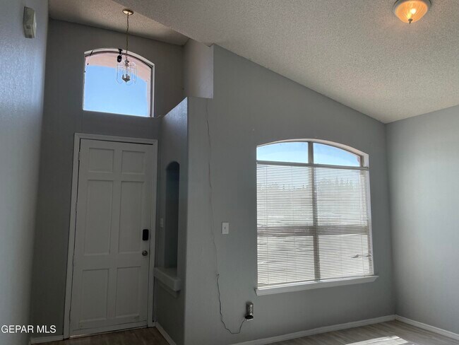 Building Photo - 3701 Trina Pl
