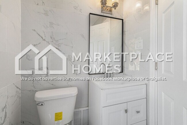 Building Photo - 15033 Hartwell St