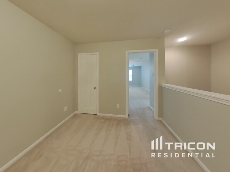 Building Photo - 13406 Holly Vista Dr
