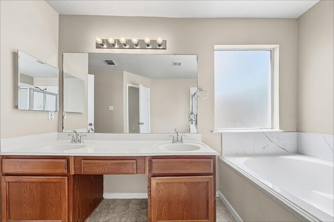Building Photo - 15311 Forest Creek Farms Dr