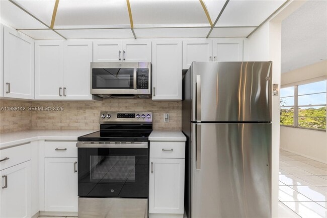 Building Photo - 13250 SW 4th Ct