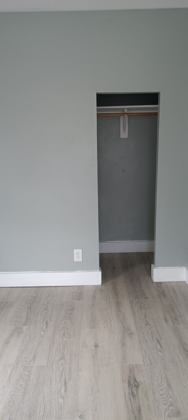 Building Photo - 1695 W Targee St