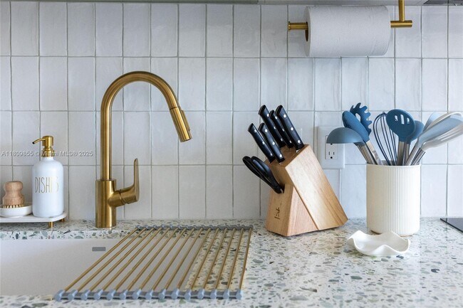 Building Photo - 159 NE 6th St