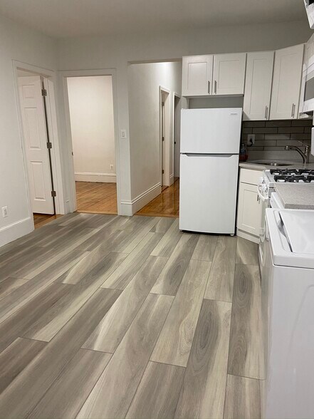 Building Photo - 253 Windsor St