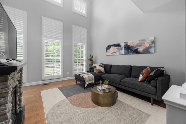 Building Photo - Stylish 3-bedroom townhome in Vermillion in Hustersville