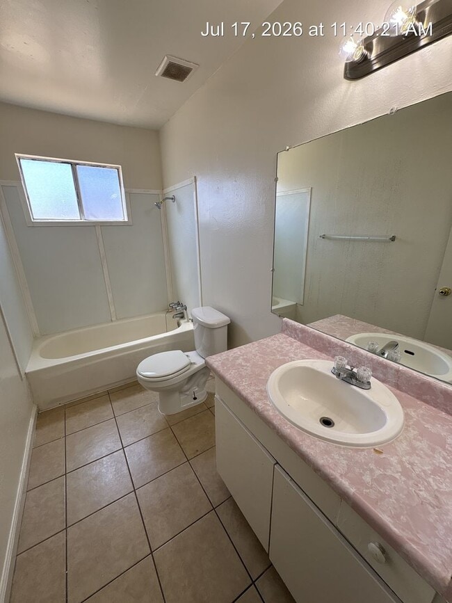 Building Photo - 81 E Hazelwood Dr