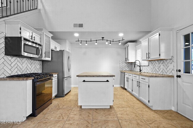 Building Photo - 12323 Sombra Grande Dr