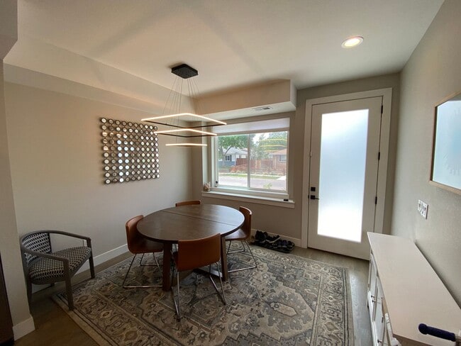 Building Photo - Modern 2 Bed | 3.5 Bath Townhome with Bonu...