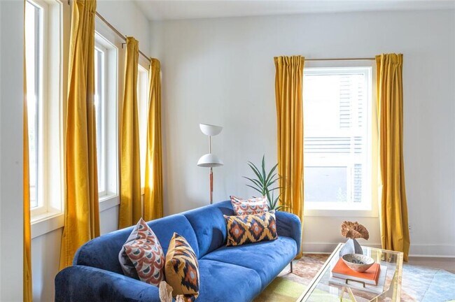 Building Photo - 724 Charles Allen Dr NE