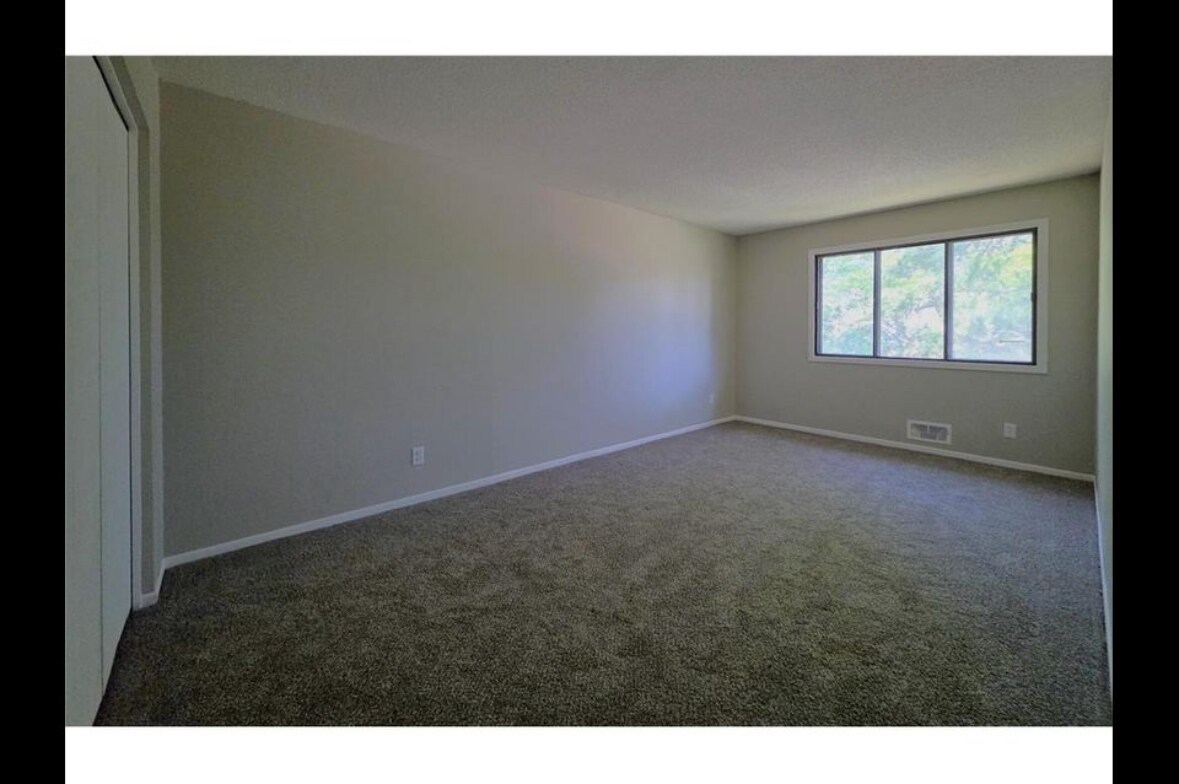 Building Photo - 4710 Lenore Ln