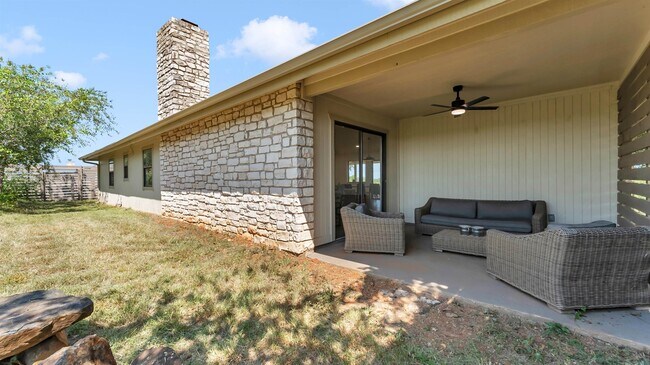 Building Photo - 113 W Bluebonnet Rd